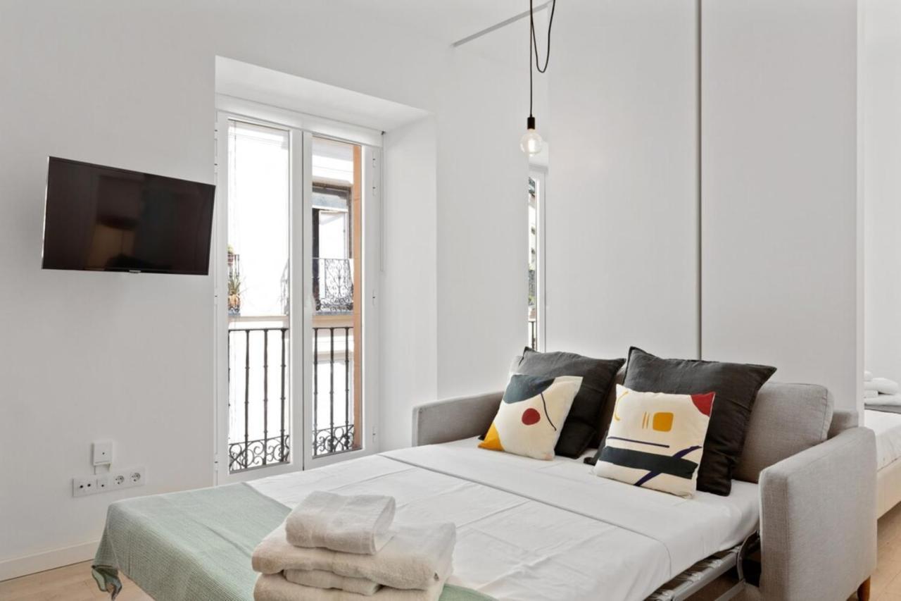 Modern 1 Bedroom Apartment Near Lavapies マドリード エクステリア 写真