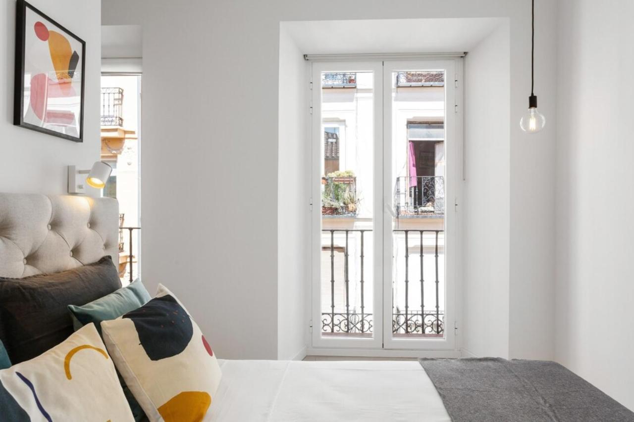 Modern 1 Bedroom Apartment Near Lavapies マドリード エクステリア 写真