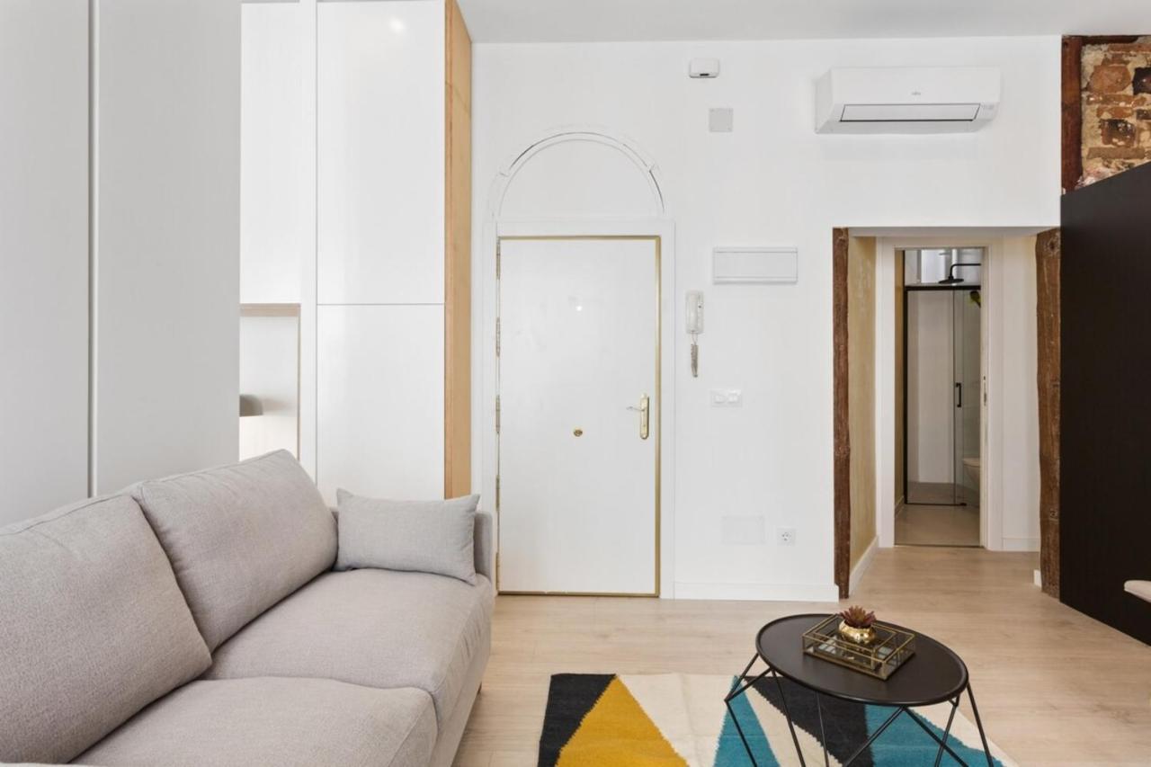 Modern 1 Bedroom Apartment Near Lavapies マドリード エクステリア 写真