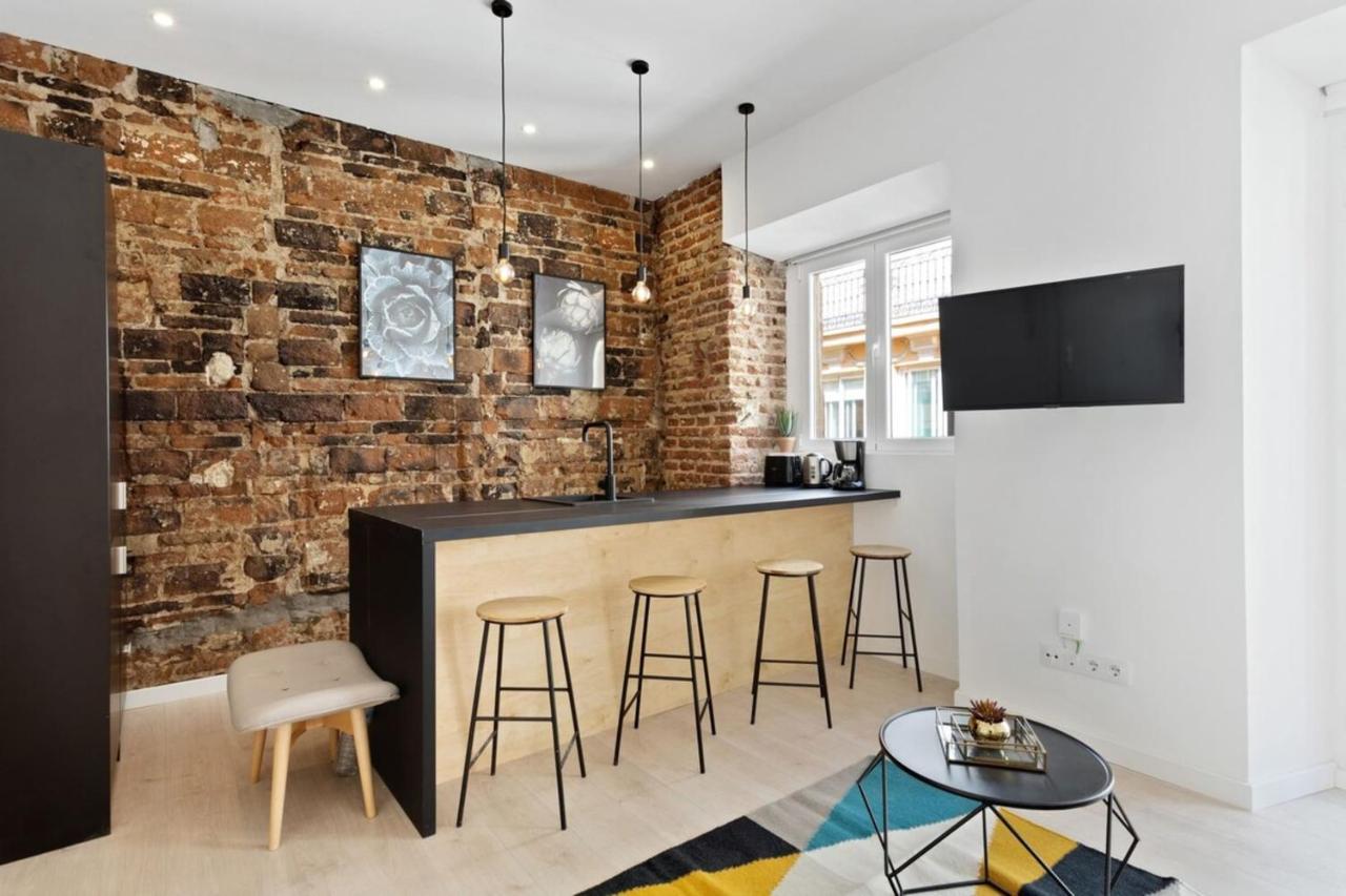 Modern 1 Bedroom Apartment Near Lavapies マドリード エクステリア 写真