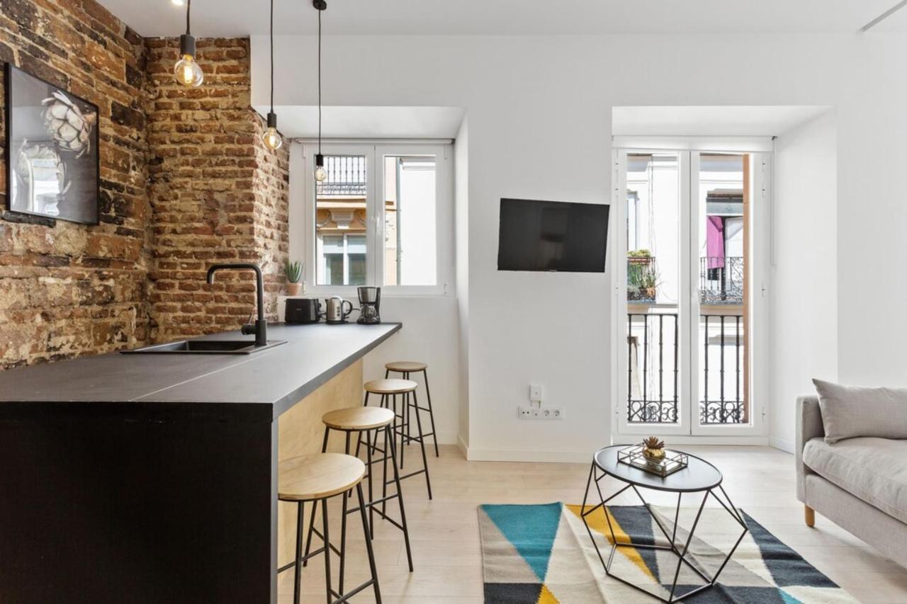 Modern 1 Bedroom Apartment Near Lavapies マドリード エクステリア 写真