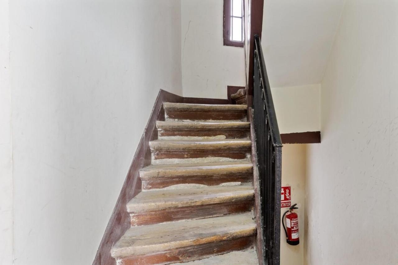 Modern 1 Bedroom Apartment Near Lavapies マドリード エクステリア 写真
