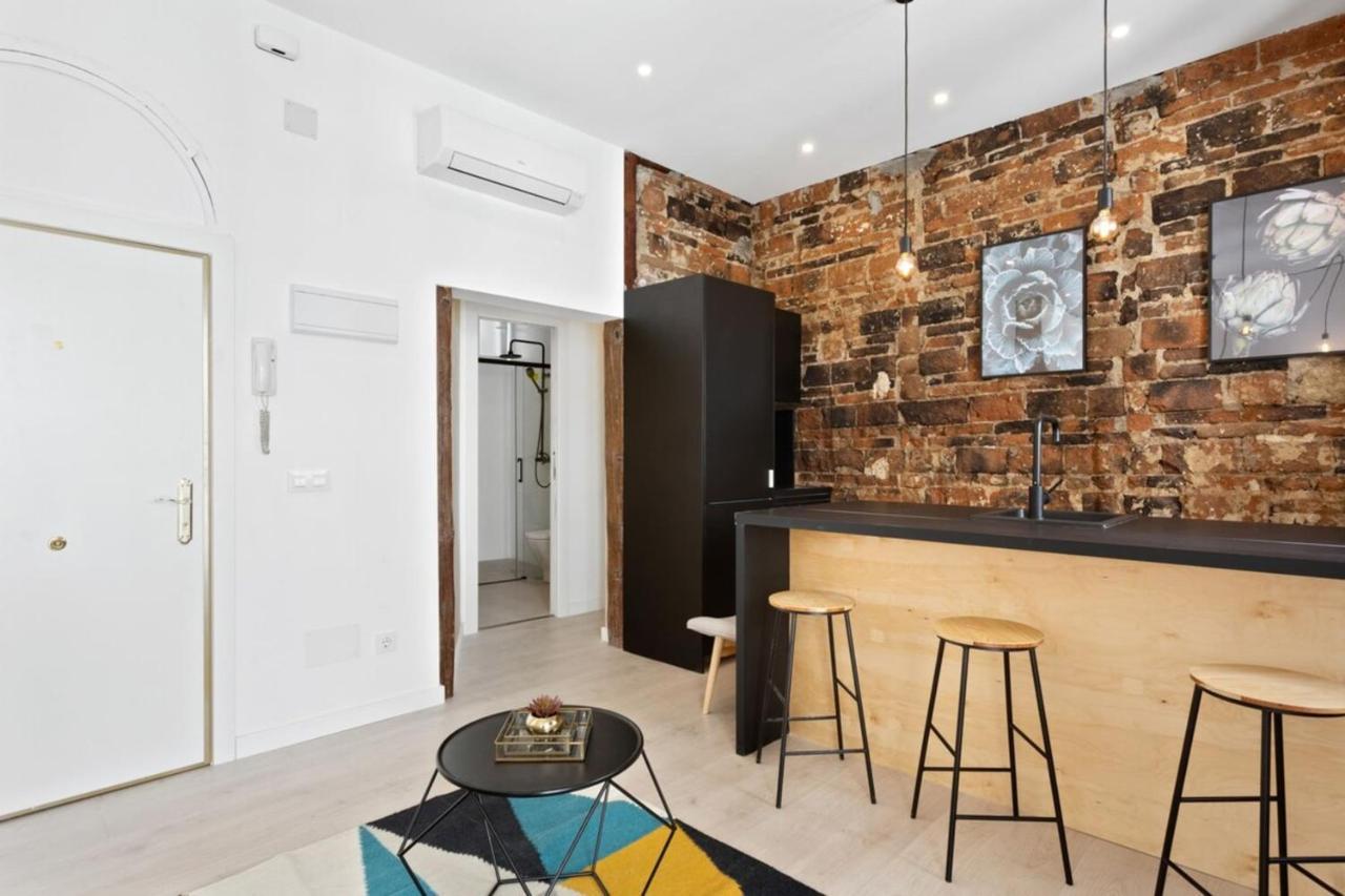Modern 1 Bedroom Apartment Near Lavapies マドリード エクステリア 写真