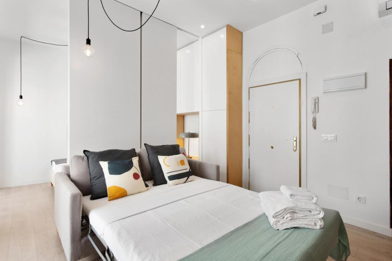 Modern 1 Bedroom Apartment Near Lavapies マドリード エクステリア 写真