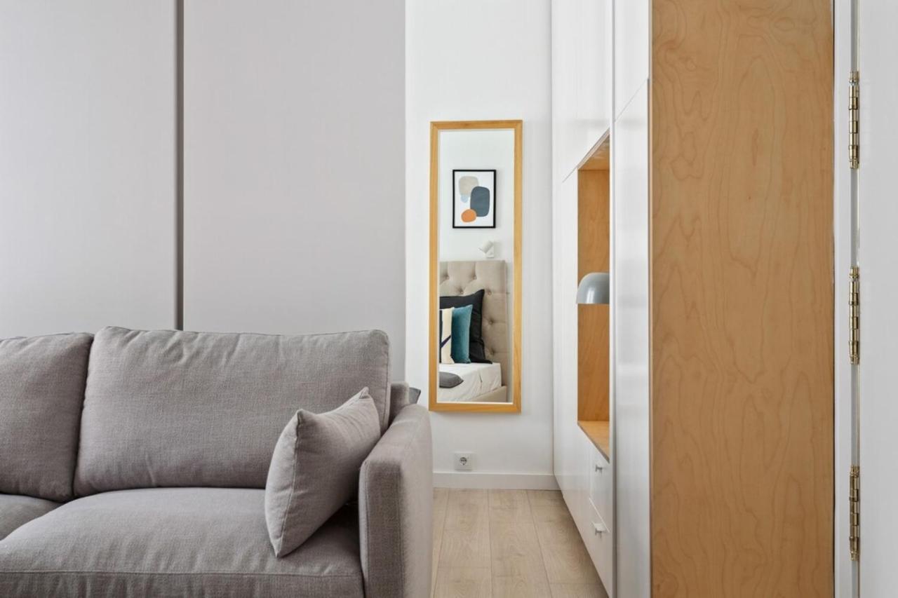 Modern 1 Bedroom Apartment Near Lavapies マドリード エクステリア 写真