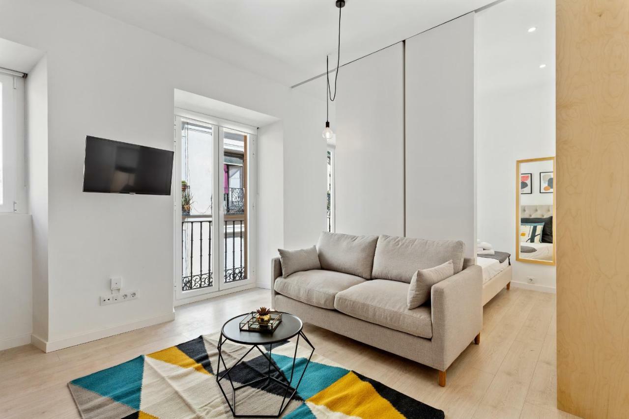 Modern 1 Bedroom Apartment Near Lavapies マドリード エクステリア 写真